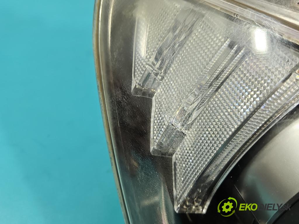 Honda Legend IV 2004-2012 3.5 V6 295HP automatic 217 kW 3471 cm3 4- Reflektor: pravý  (Svetlo predné pravé)