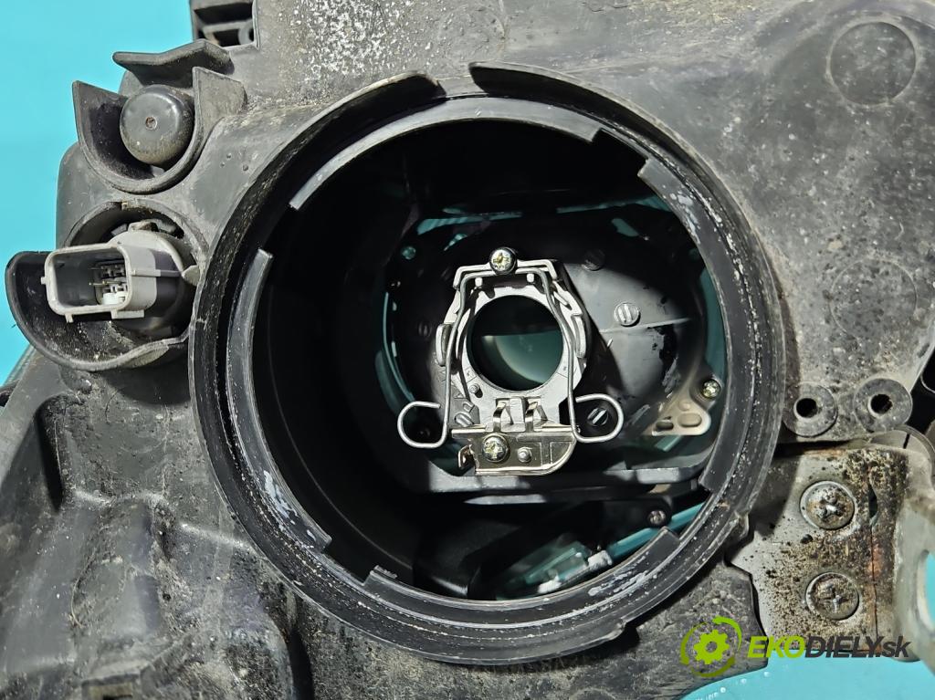 Honda Legend IV 2004-2012 3.5 V6 295HP automatic 217 kW 3471 cm3 4- Reflektor: pravý  (Svetlo predné pravé)