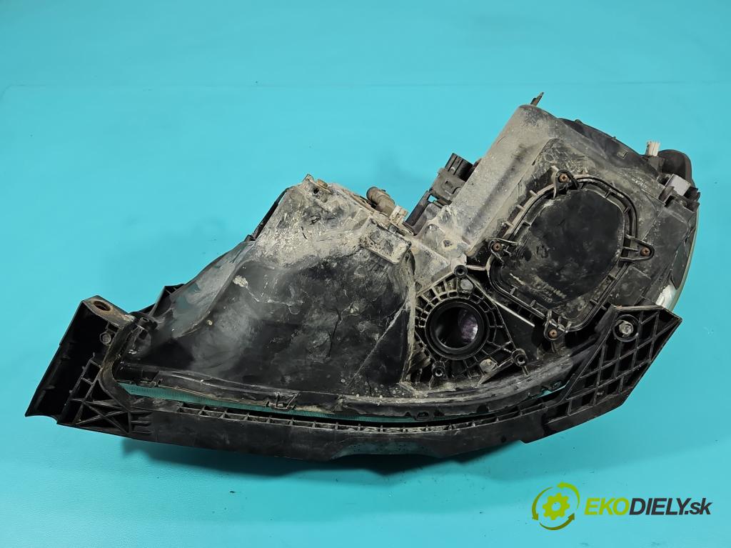 Honda Legend IV 2004-2012 3.5 V6 295HP automatic 217 kW 3471 cm3 4- Reflektor: pravý  (Svetlo predné pravé)