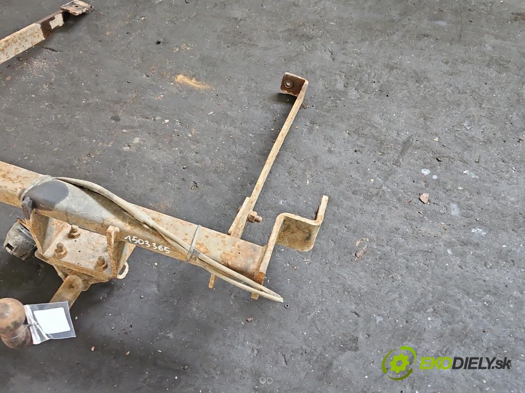 Citroen C8 2002-2014 2.0 hdi 136 HP manual 100 kW 1997 cm3 5- Hák: vlečení:  (Ťažné zariadenie)