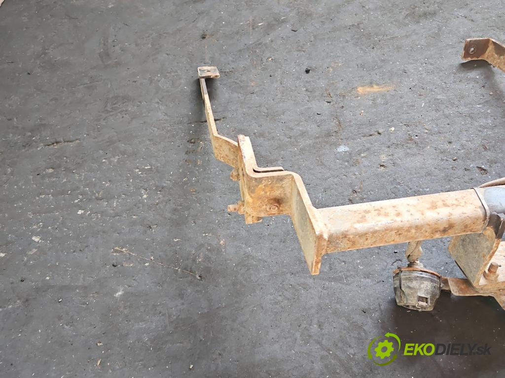 Citroen C8 2002-2014 2.0 hdi 136 HP manual 100 kW 1997 cm3 5- Hák: vlečení:  (Ťažné zariadenie)