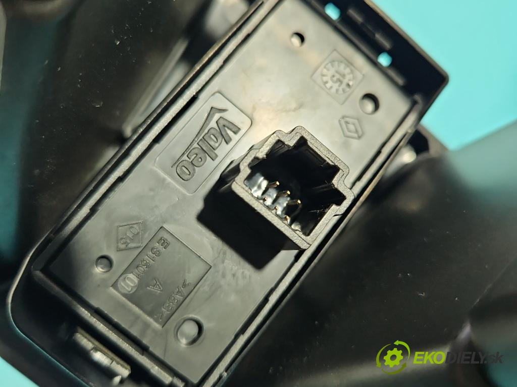 Renault Megane III 2008-2016 1.5 dci 110 HP manual 81 kW 1461 cm3 5- Mřížka: kúrenia stredová  (Mriežka kúrenia (fukár))