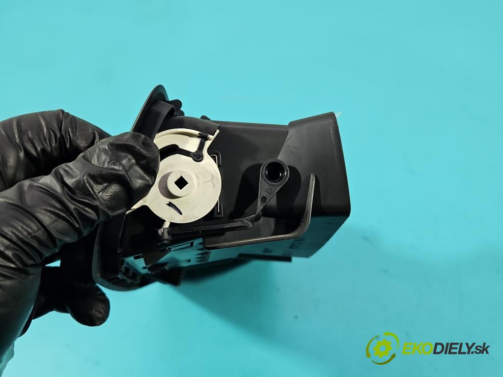 Renault Megane III 2008-2016 1.5 dci 110 HP manual 81 kW 1461 cm3 5- Mřížka: kúrenia stredová  (Mriežka kúrenia (fukár))