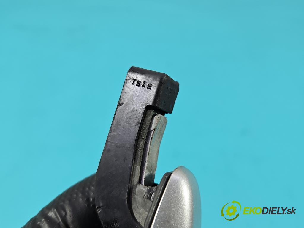 Mazda 5  2005-2010 2.0 citd 110 HP manual 81 kW 1998 cm3 5- rukoväť predné ľavé mimo:  (Kľučka dverí vonkajšia predná ľavá)