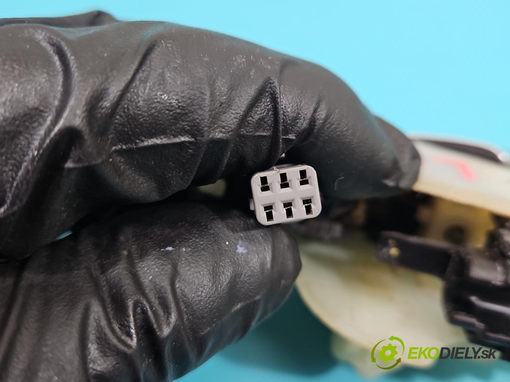 Kia Sorento III 2014-2020 2.0 crdi 185 HP automatic 136 kW 1999 cm3 5- rukoväť predné ľavé mimo:  (Kľučka dverí vonkajšia predná ľavá)