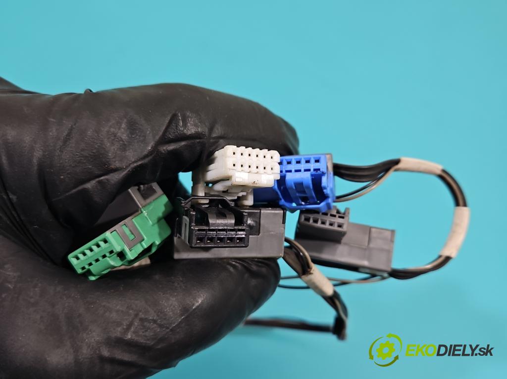 Lexus IS III 2014-2025 2.5 vvti 181KM automatic 133 kW 2494 cm3 4- Balíček: 82212-30100