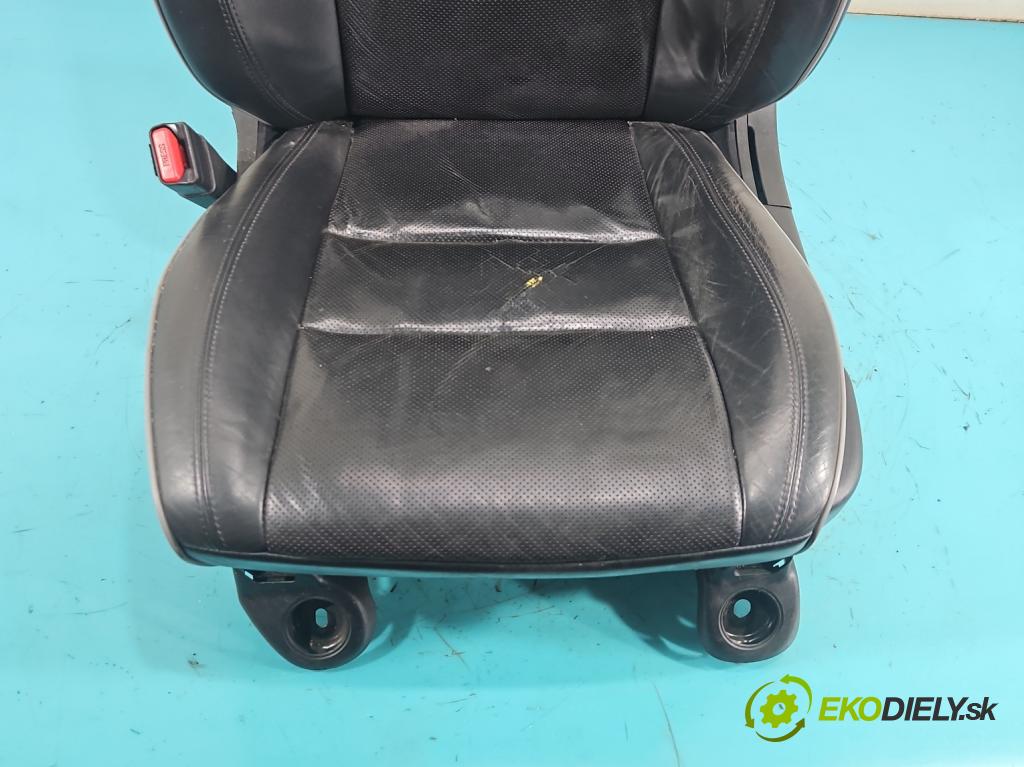 Jeep Grand Cherokee WK2 IV 2010-2021 3.0 CRD 241KM automatic 177 kW 2987 cm3 5- Sedačka ľavý  (Sedadlo)