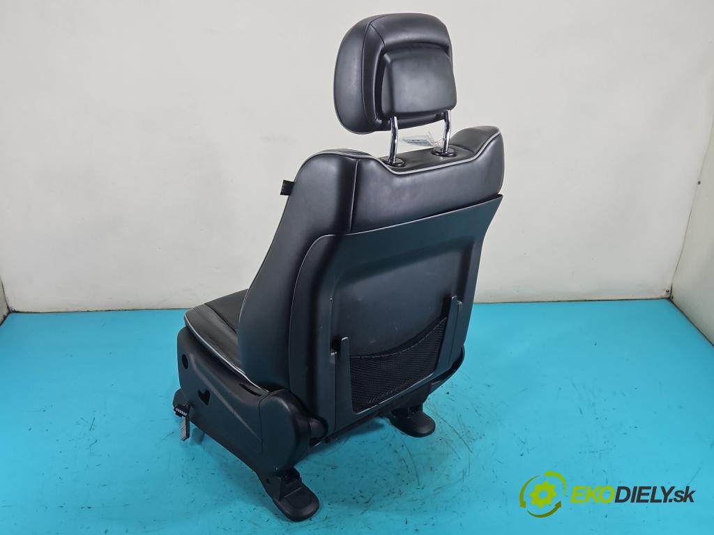 Jeep Grand Cherokee WK2 IV 2010-2021 3.0 CRD 241KM automatic 177 kW 2987 cm3 5- Sedačka ľavý  (Sedadlo)