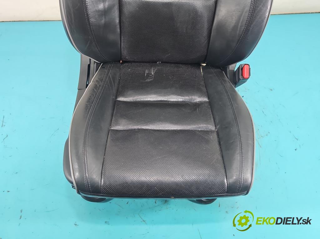 Jeep Grand Cherokee WK2 IV 2010-2021 3.0 CRD 241KM automatic 177 kW 2987 cm3 5- Sedačka pravý  (Sedadlo)