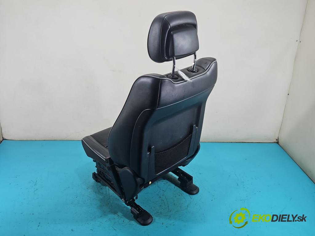 Jeep Grand Cherokee WK2 IV 2010-2021 3.0 CRD 241KM automatic 177 kW 2987 cm3 5- Sedačka pravý  (Sedadlo)