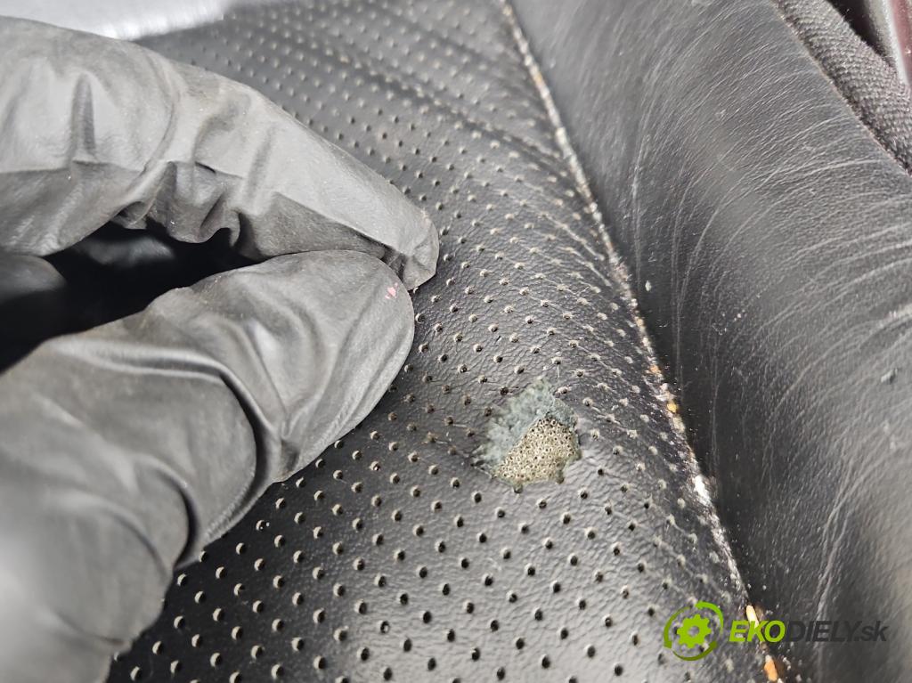 Jeep Grand Cherokee WK2 IV 2010-2021 3.0 CRD 241KM automatic 177 kW 2987 cm3 5- Pohovka: zadné  (Sedadlo)