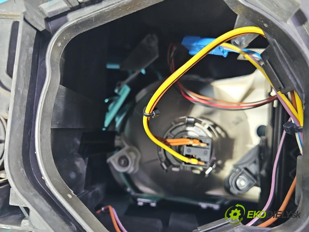 Bmw X3 E83 2003-2010 2.0d 150 hp manual 110 kW 1995 cm3 5- světlo pravý 7162196 (Pravé přední světlo)