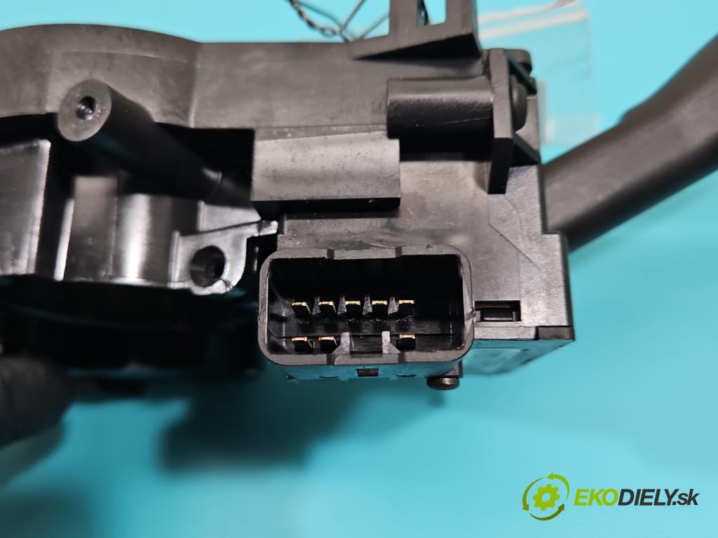 Chrysler Pacifica 3.5 V6 automatic 183 kW 3518 cm3 5- prepínač komplex: 04685953AB (Prepínacie páčky pod volantom)