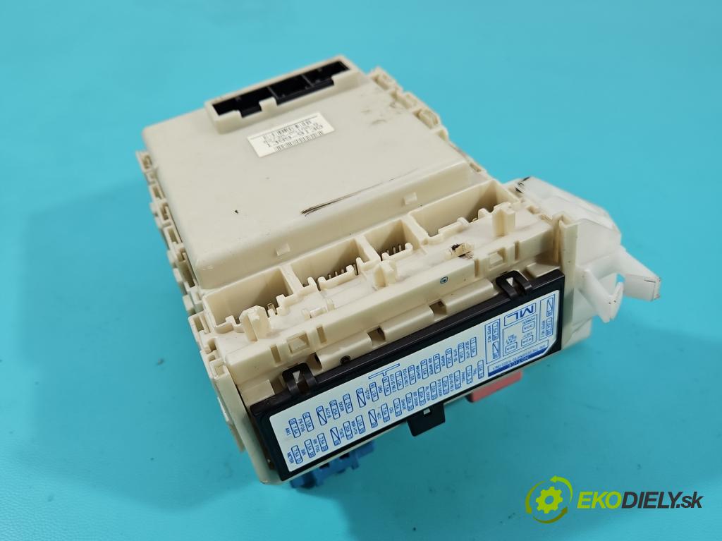 Toyota Avensis III T27 2009-2018 2.2 D-CAT 150 hp automatic 110 kW 2231 cm3 5- skříňka pojistková 82730-05160-B (Pojistková skříňka)