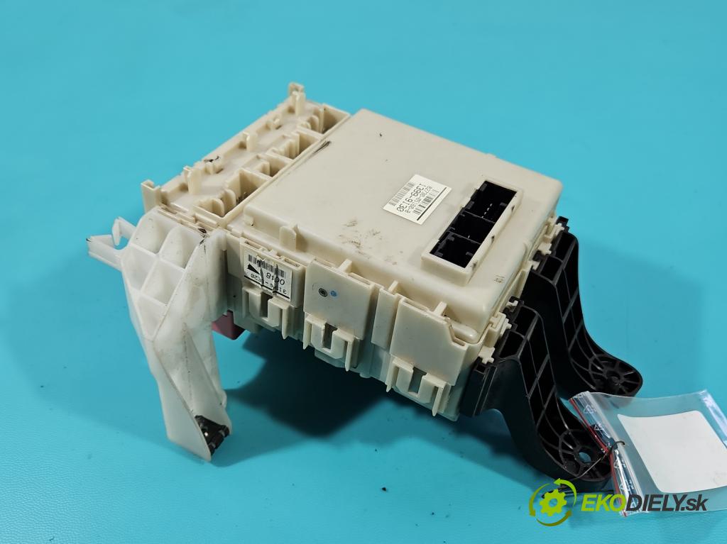 Toyota Avensis III T27 2009-2018 2.2 D-CAT 150 hp automatic 110 kW 2231 cm3 5- skříňka pojistková 82730-05160-B (Pojistková skříňka)