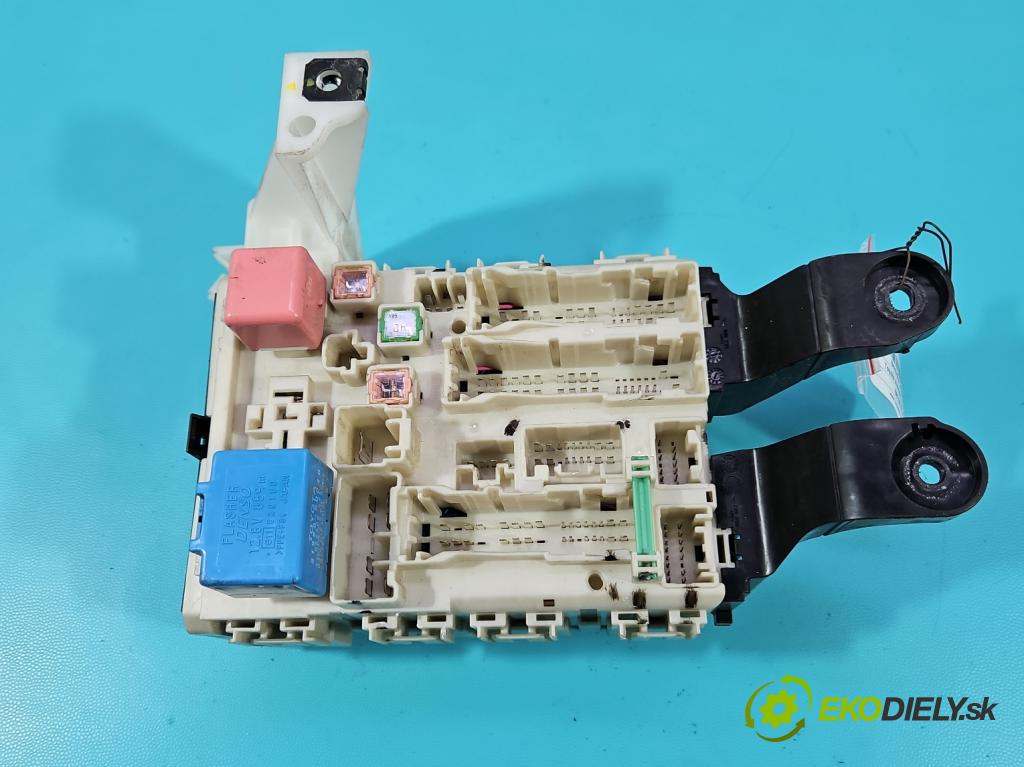 Toyota Avensis III T27 2009-2018 2.2 D-CAT 150 hp automatic 110 kW 2231 cm3 5- skříňka pojistková 82730-05160-B (Pojistková skříňka)