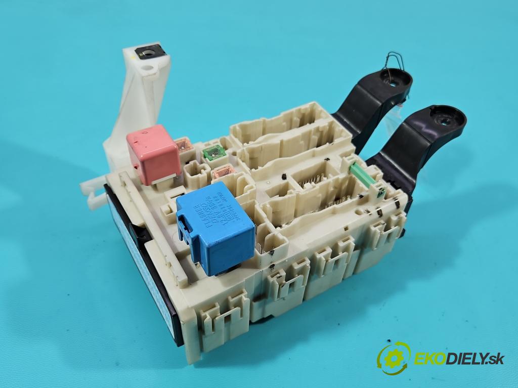 Toyota Avensis III T27 2009-2018 2.2 D-CAT 150 hp automatic 110 kW 2231 cm3 5- skříňka pojistková 82730-05160-B (Pojistková skříňka)