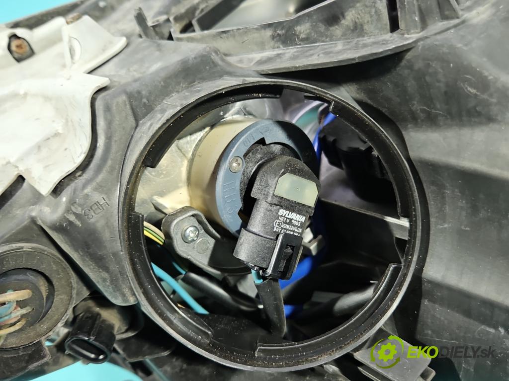 Toyota Avensis III T27 2009-2018 2.2 D-CAT 150 HP automatic 110 kW 2231 cm3 5- Reflektor: ľavý  (Kľučka dverí ostatné)