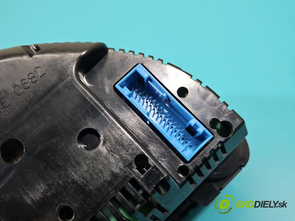 Audi A4 B6 2000-2004 1.9 tdi 101 HP manual 74 kW 1896 cm3 4- prístrojovka/ budíky 8E0920900M (Prístrojová doska)