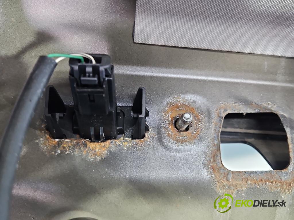 Toyota Avensis III T27 2009-2018 2.2 D-CAT 150 hp automatic 110 kW 2231 cm3 5- zadní kufrové dveře  (Zadní kapota (kufr))