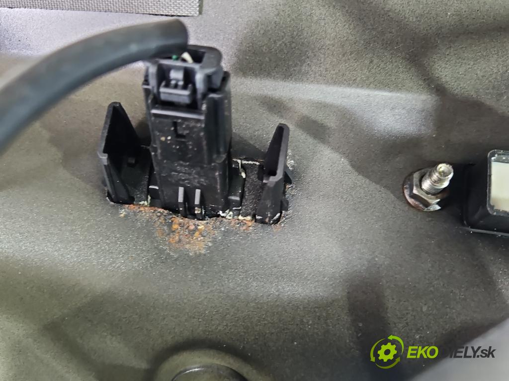 Toyota Avensis III T27 2009-2018 2.2 D-CAT 150 hp automatic 110 kW 2231 cm3 5- zadní kufrové dveře  (Zadní kapota (kufr))