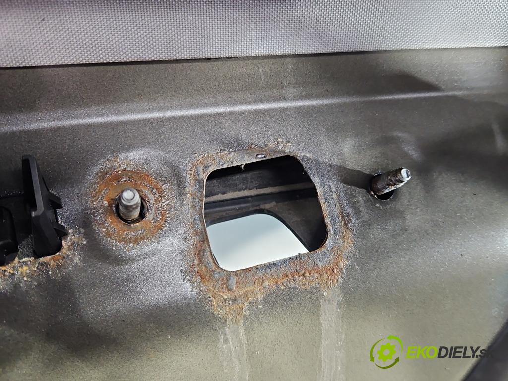 Toyota Avensis III T27 2009-2018 2.2 D-CAT 150 hp automatic 110 kW 2231 cm3 5- zadní kufrové dveře  (Zadní kapota (kufr))