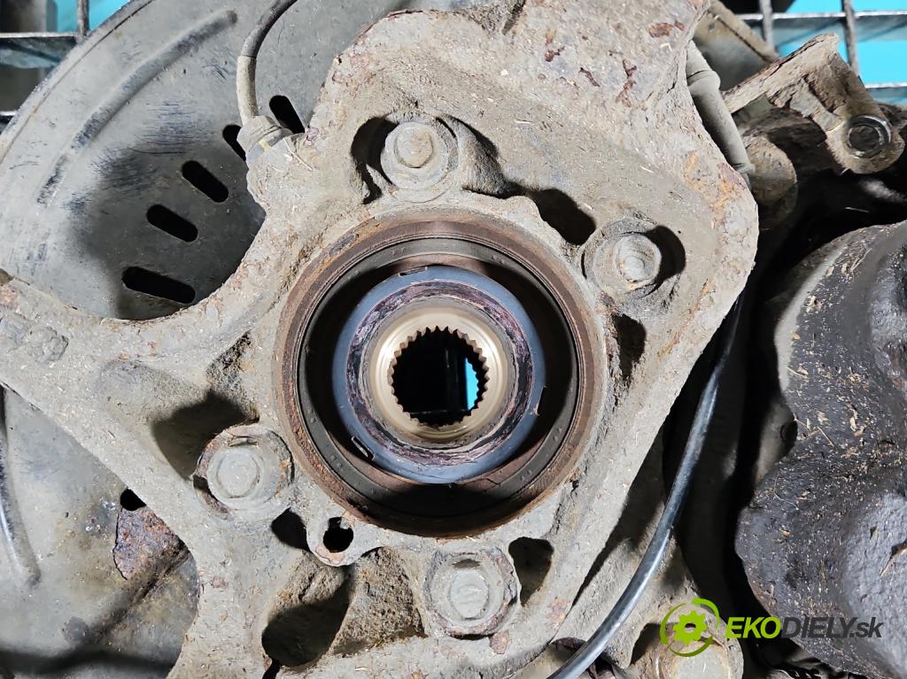 Kia Sorento III 2014-2020 2.0 crdi 185 hp automatic 136 kW 1999 cm3 5- náboj levé  (Náboj kola)