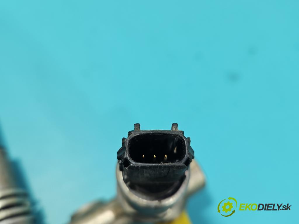 Lexus IS III 2014-2025 2.5 vvti 181KM automatic 133 kW 2494 cm3 4- vstrek 23250-31120 (Vstrekovač paliva)