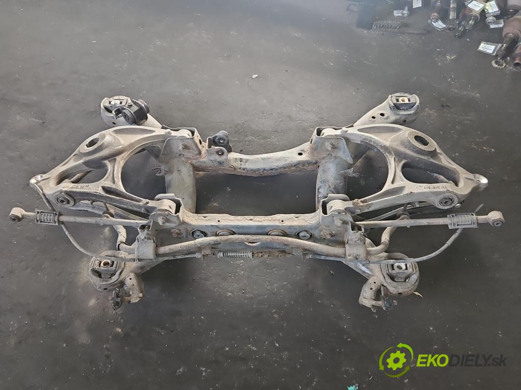 Jeep Grand Cherokee WK2 IV 2010-2021 3.0 CRD 241KM automatic 177 kW 2987 cm3 5- zadní výztuha  (Zadní výztuha)