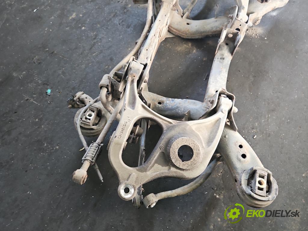 Jeep Grand Cherokee WK2 IV 2010-2021 3.0 CRD 241KM automatic 177 kW 2987 cm3 5- zadní výztuha  (Zadní výztuha)