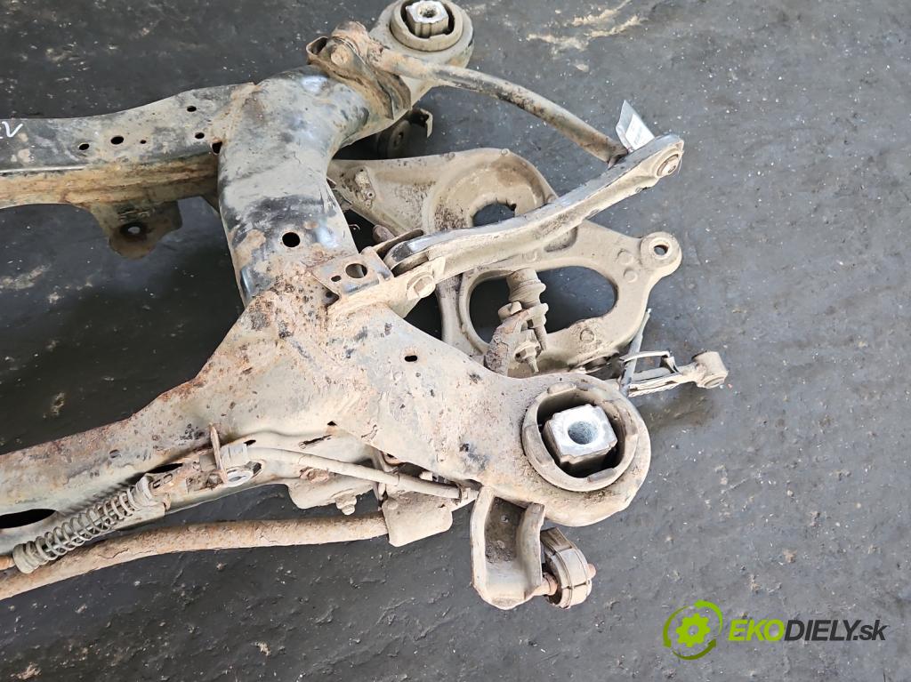 Jeep Grand Cherokee WK2 IV 2010-2021 3.0 CRD 241KM automatic 177 kW 2987 cm3 5- zadní výztuha  (Zadní výztuha)