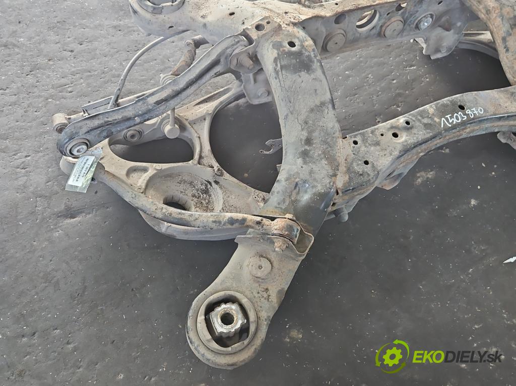 Jeep Grand Cherokee WK2 IV 2010-2021 3.0 CRD 241KM automatic 177 kW 2987 cm3 5- zadní výztuha  (Zadní výztuha)