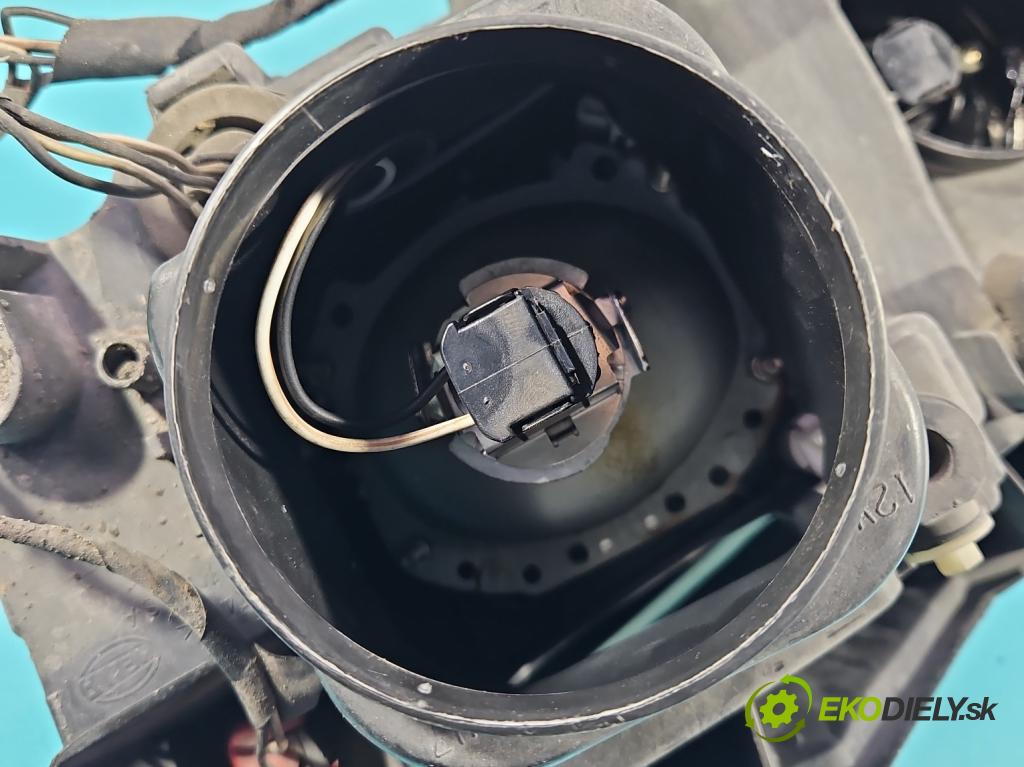 Chrysler Pacifica 3.5 V6 automatic 183 kW 3518 cm3 5- Reflektor: pravý  (Svetlo predné pravé)