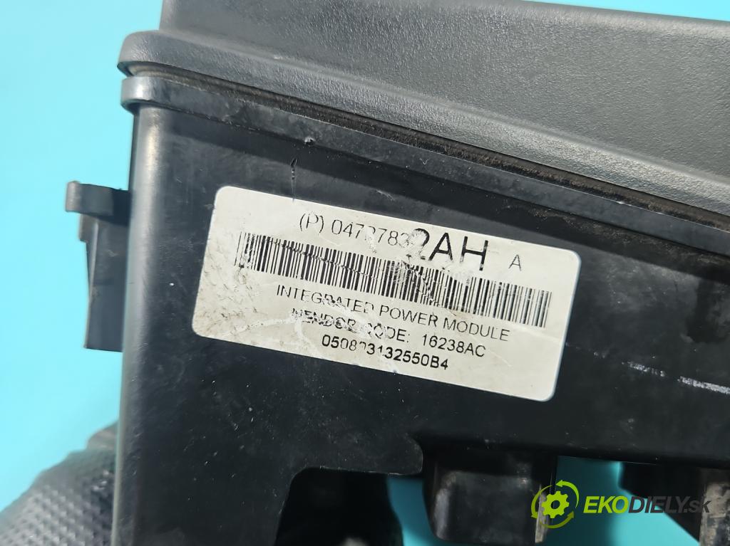 Chrysler Pacifica 3.5 V6 automatic 183 kW 3518 cm3 5- skříňka pojistková 04727832AH (Pojistková skříňka)