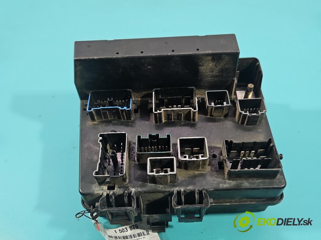 Chrysler Pacifica 3.5 V6 automatic 183 kW 3518 cm3 5- skříňka pojistková 04727832AH (Pojistková skříňka)