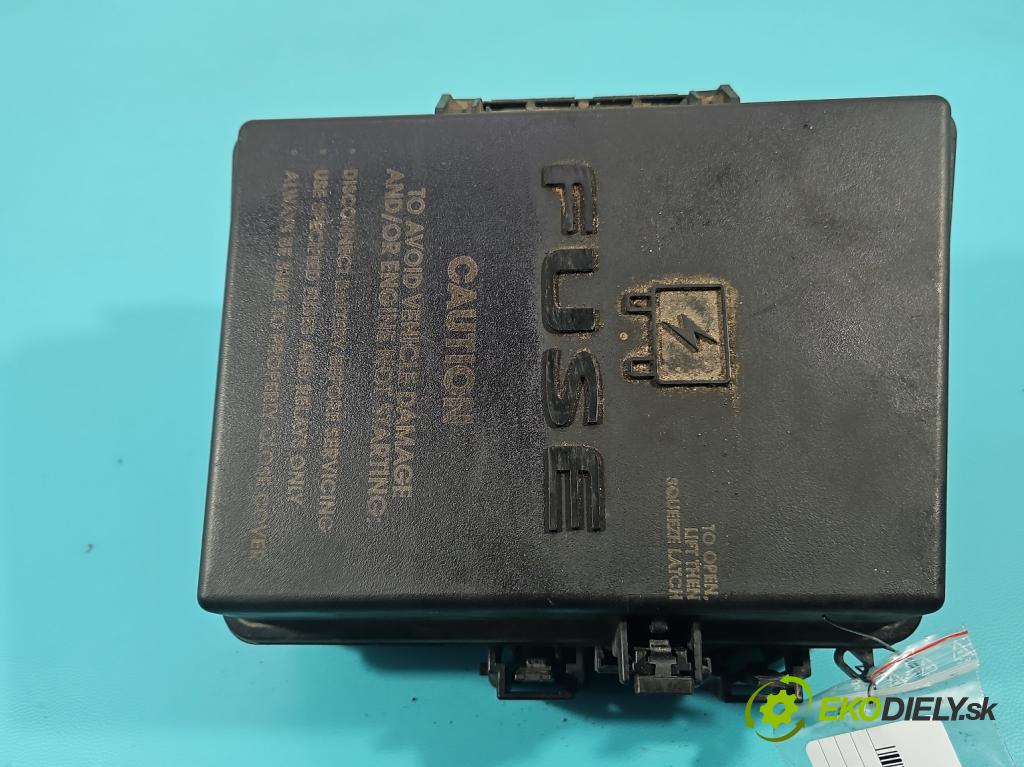 Chrysler Pacifica 3.5 V6 automatic 183 kW 3518 cm3 5- skříňka pojistková 04727832AH (Pojistková skříňka)