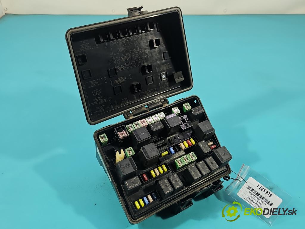 Chrysler Pacifica 3.5 V6 automatic 183 kW 3518 cm3 5- skříňka pojistková 04727832AH (Pojistková skříňka)