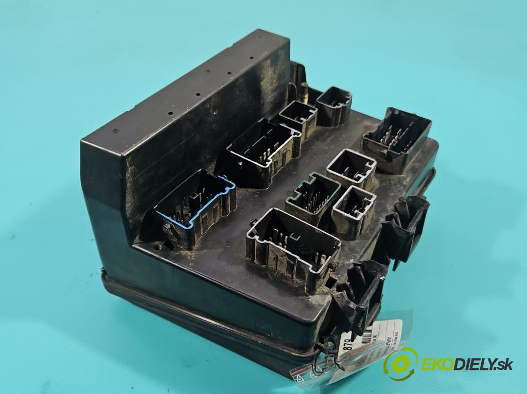 Chrysler Pacifica 3.5 V6 automatic 183 kW 3518 cm3 5- skříňka pojistková 04727832AH (Pojistková skříňka)