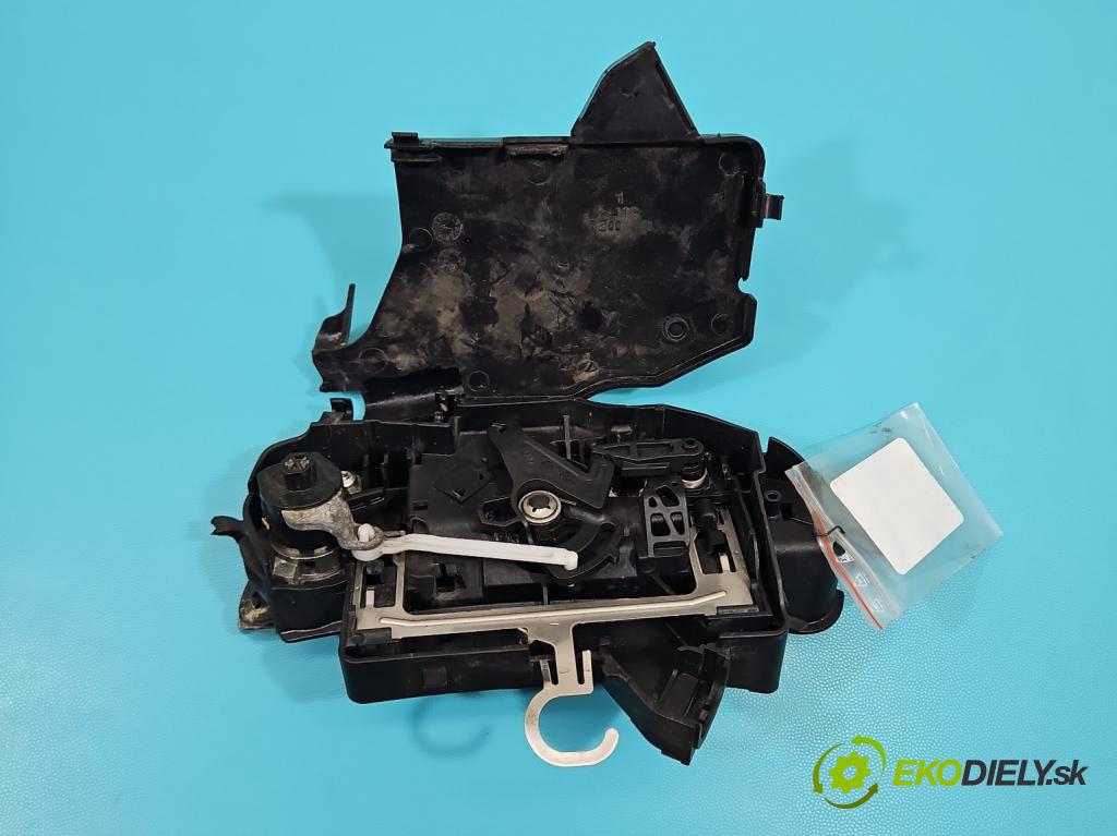 Fiat Croma II 2005-2010 1.9 jtd 120 hp manual 88 kW 1910 cm3 5- klika přední levé 51734935 (Vnější přední levá klika dveří)