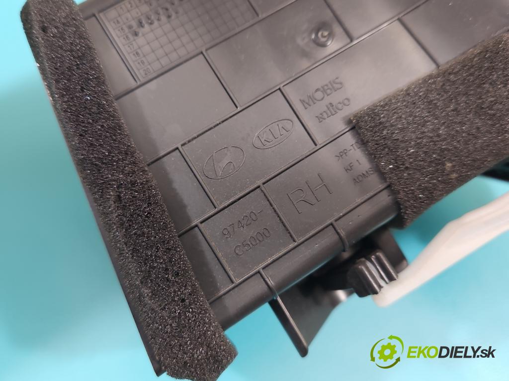 Kia Sorento III 2014-2020 2.0 crdi 185 HP automatic 136 kW 1999 cm3 5- Mřížka: kúrenia stredová 84740-C5100CP7 (Mriežka kúrenia (fukár))