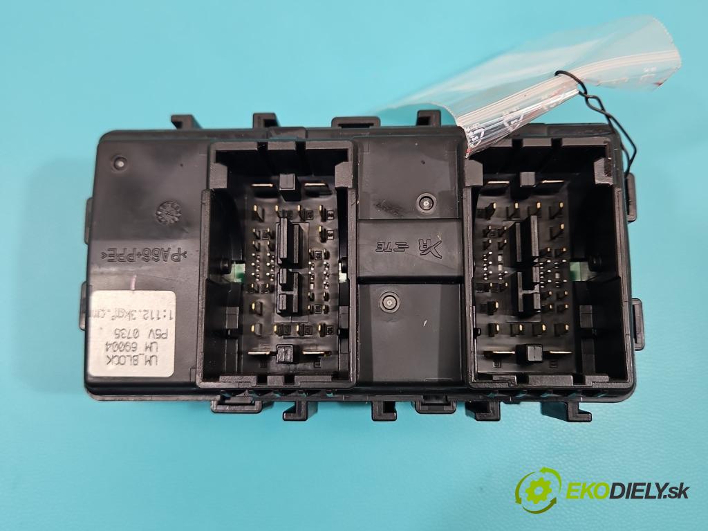 Kia Sorento III 2014-2020 2.0 crdi 185 hp automatic 136 kW 1999 cm3 5- skříňka pojistková 91950-C5300 (Pojistková skříňka)