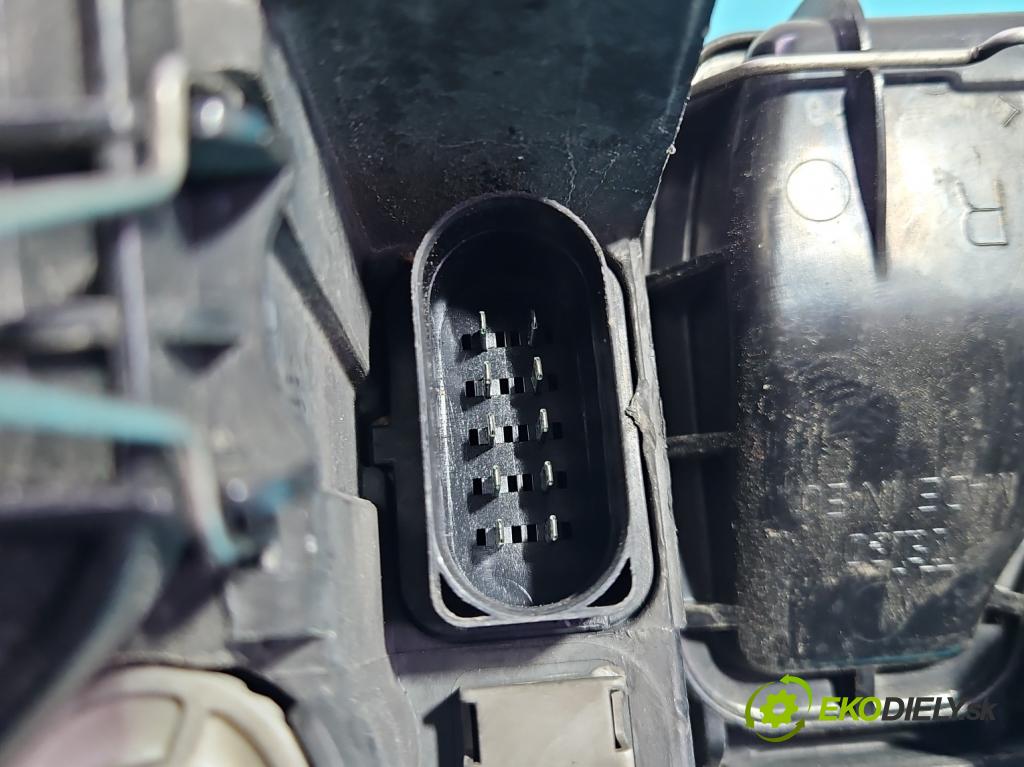 Audi A4 B6 2000-2004 1.9 tdi 101 hp manual 74 kW 1896 cm3 4- světlo pravý 8E0941030J (Pravé přední světlo)