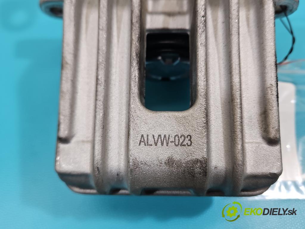 Audi A4 B6 2000-2004 1.9 tdi 101 hp manual 74 kW 1896 cm3 4- brzdič zadní pravý  (Klika dveří ostatní)