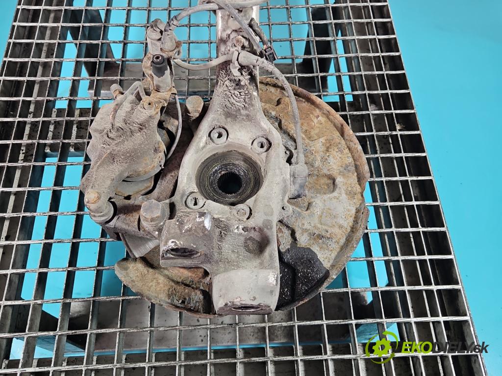 Audi A4 B6 2000-2004 1.9 tdi 101 hp manual 74 kW 1896 cm3 4- náboj levé  (Náboj kola)