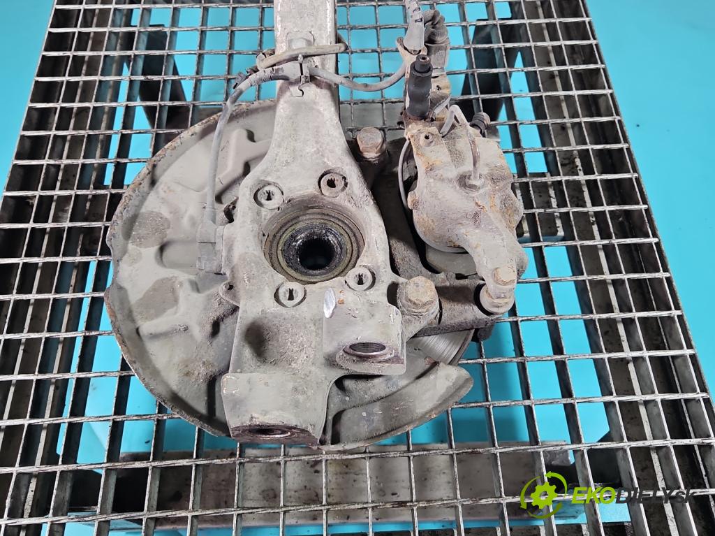 Audi A4 B6 2000-2004 1.9 tdi 101 hp manual 74 kW 1896 cm3 4- náboj pravé  (Náboj kola)