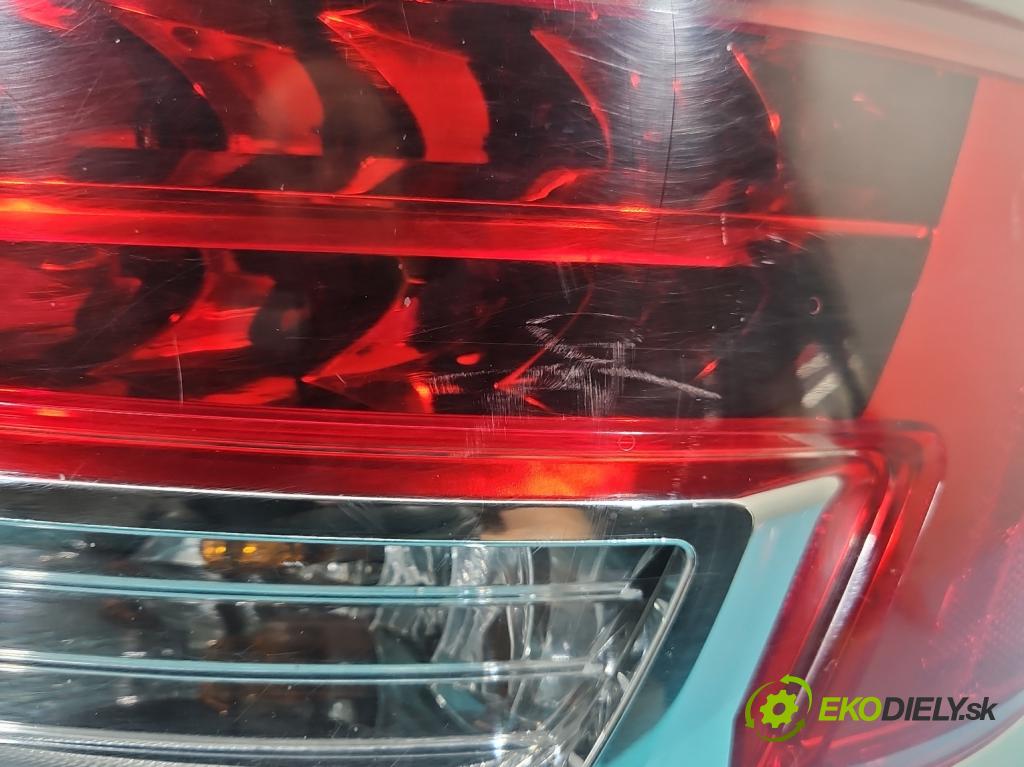 Mazda CX-9 3.7 V6 273KM: automatic 201 kW 3726 cm3 5- svetlo / reflektor zadné pravé  (Kľučka dverí ostatné)