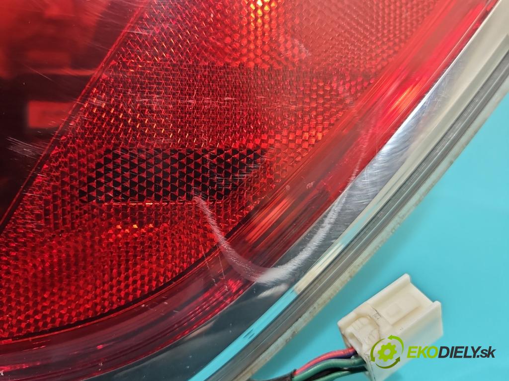 Mazda CX-9 3.7 V6 273KM: automatic 201 kW 3726 cm3 5- svetlo / reflektor zadné pravé  (Kľučka dverí ostatné)