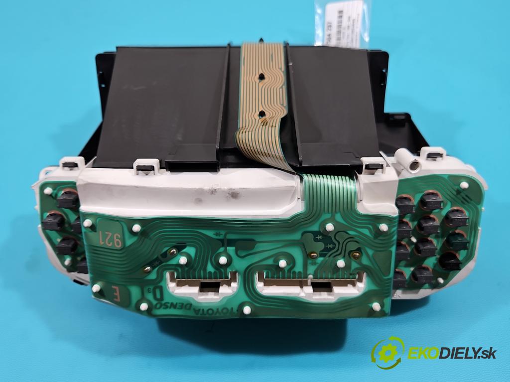 Toyota Yaris I 1999-2005 1.0 vvti 68 HP manual 50 kW 998 cm3 5- prístrojovka/ budíky 83800-52120 (Prístrojová doska)