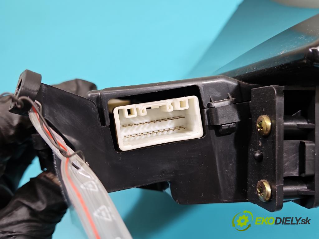 Toyota Yaris I 1999-2005 1.0 vvti 68 HP manual 50 kW 998 cm3 5- prístrojovka/ budíky 83800-52120 (Prístrojová doska)