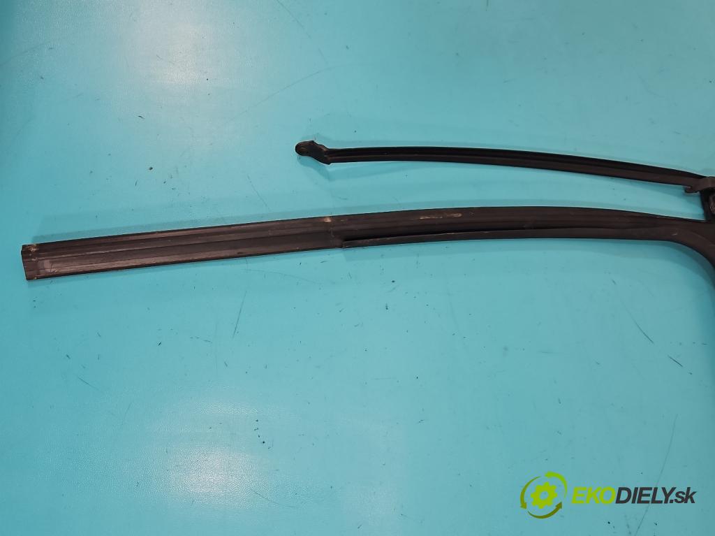 Kia Sorento III 2014-2020 2.0 crdi 185 hp automatic 136 kW 1999 cm3 5- Těsnění: dveře zadní pravé  (Karoserie ostatní)